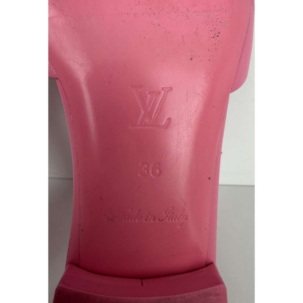 Louis Vuitton Revival Flat Mules in Embossed Pink Leather 36EU (6 US) 2020 - Picture 10 of 14